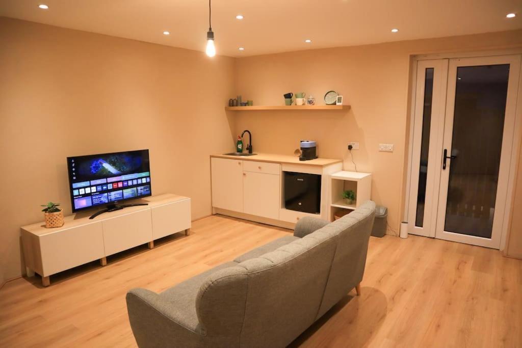 Modern Studio Apartment In Cashel Cashel  Esterno foto